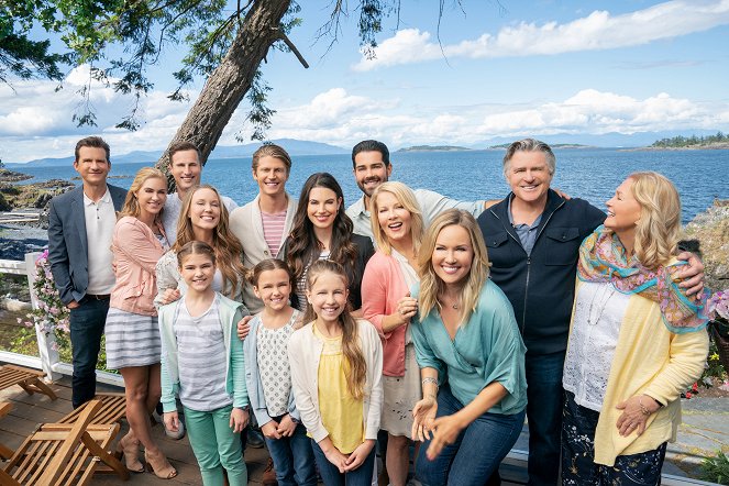 Chesapeake Shores - Season 3 - Here and There - Promokuvat - Jessica Sipos, Brendan Penny, Laci J Mailey, Kayden Magnuson, Andrew Francis, Abbie Magnuson, Meghan Ory, Jesse Metcalfe, Barbara Niven, Emilie Ullerup, Treat Williams, Diane Ladd