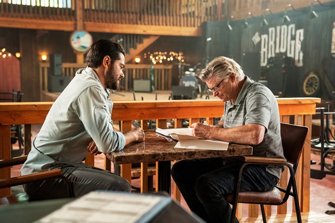 Chesapeake Shores - Here and There - Photos - Jesse Metcalfe, Treat Williams