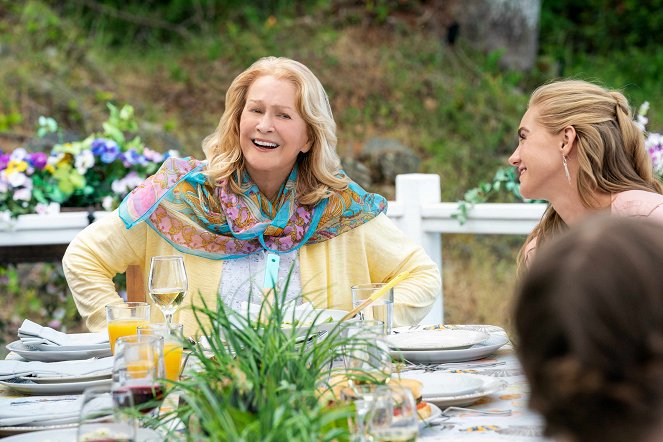 Chesapeake Shores - Season 3 - Here and There - Filmfotók - Diane Ladd, Jessica Sipos