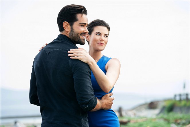 Chesapeake Shores - All Our Tomorrows - Photos - Jesse Metcalfe, Meghan Ory