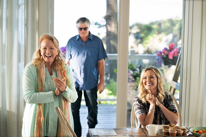 Chesapeake Shores - All Our Tomorrows - Photos - Diane Ladd, Emilie Ullerup