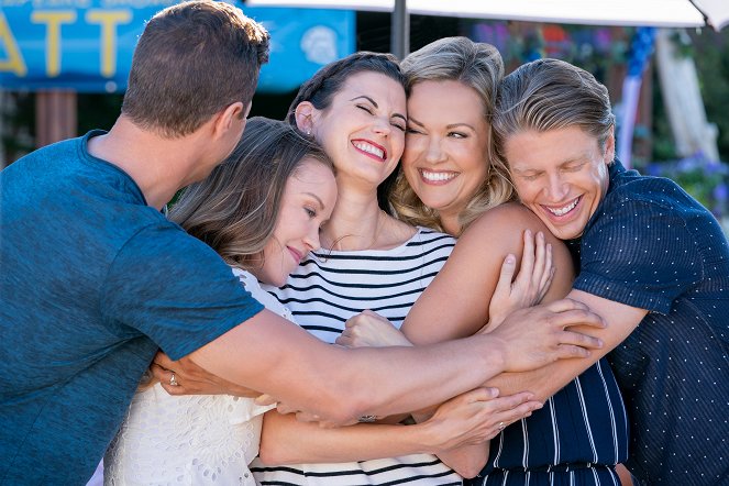 Chesapeake Shores - Season 3 - Before a Following Sea - Photos - Laci J Mailey, Meghan Ory, Emilie Ullerup, Andrew Francis