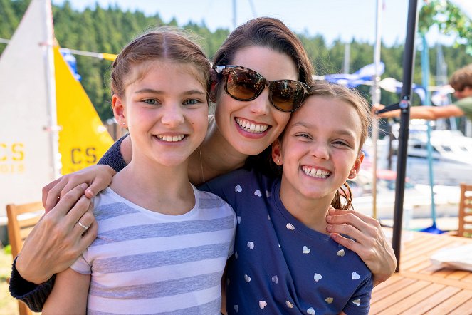 Chesapeake Shores - Season 3 - Vor einer mitlaufenden See - Werbefoto - Kayden Magnuson, Meghan Ory, Abbie Magnuson