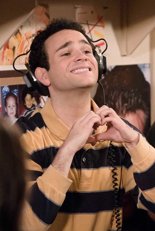 The Goldbergs - The Scrunchie Rule - Photos - Troy Gentile