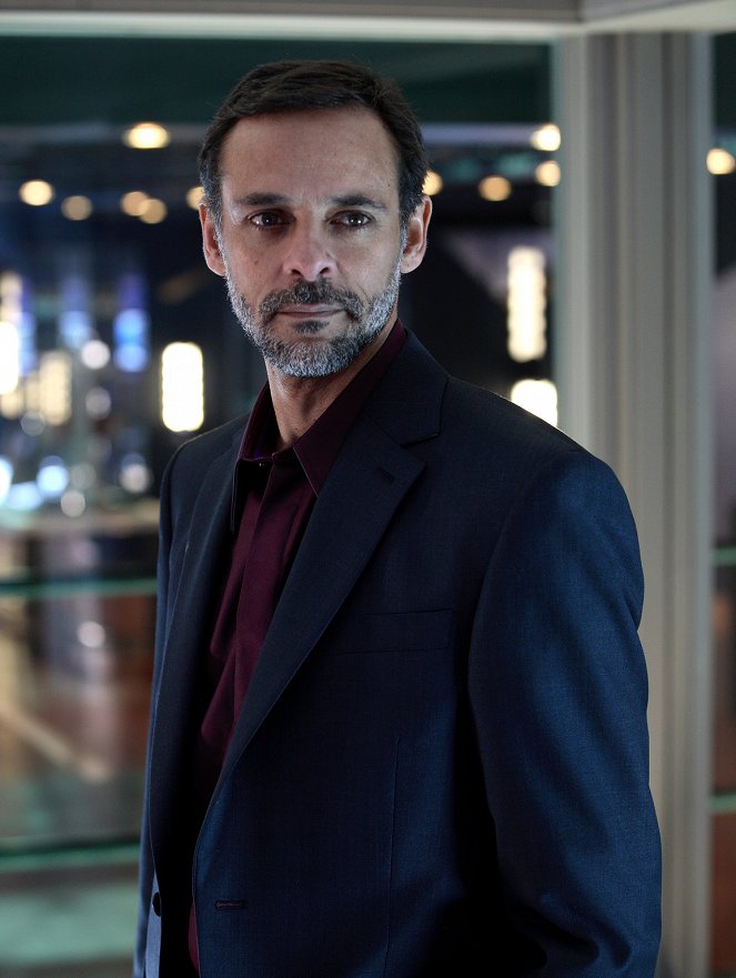 Primeval - Season 4 - Be Inconspicuous - Photos - Alexander Siddig