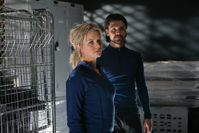 Primeval - Be Inconspicuous - Photos - Hannah Spearritt, Andrew Lee Potts