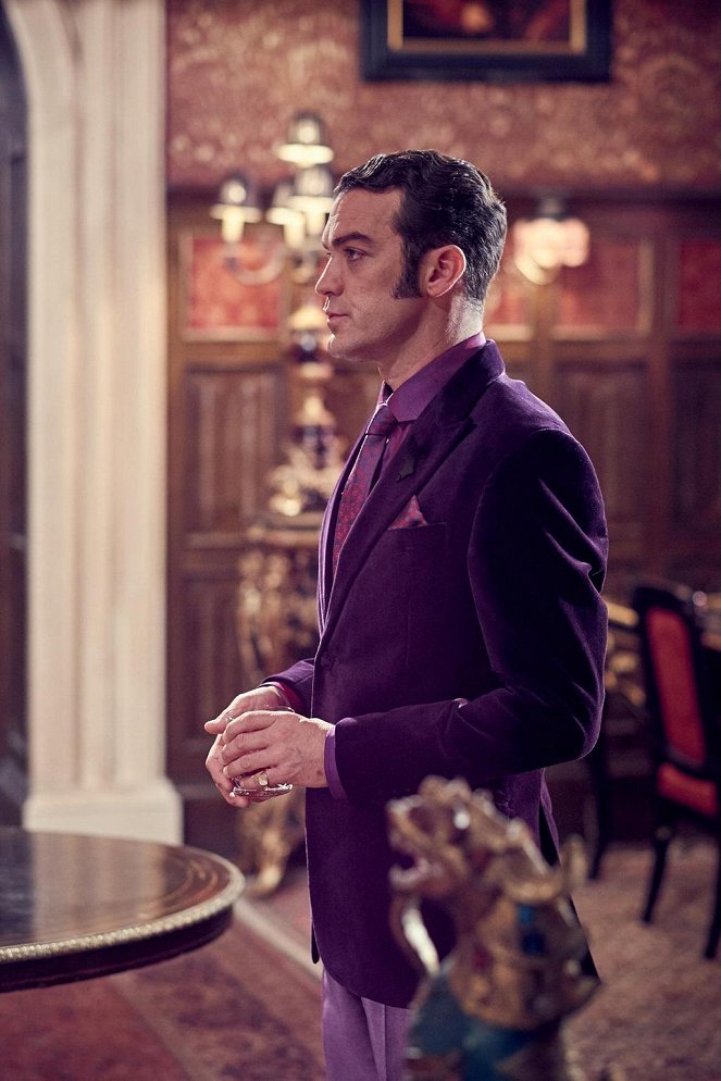 The Royals - Season 2 - Taint Not Thy Mind, Nor Let Thy Soul Contrive Against Thy Mother - Photos - Jake Maskall