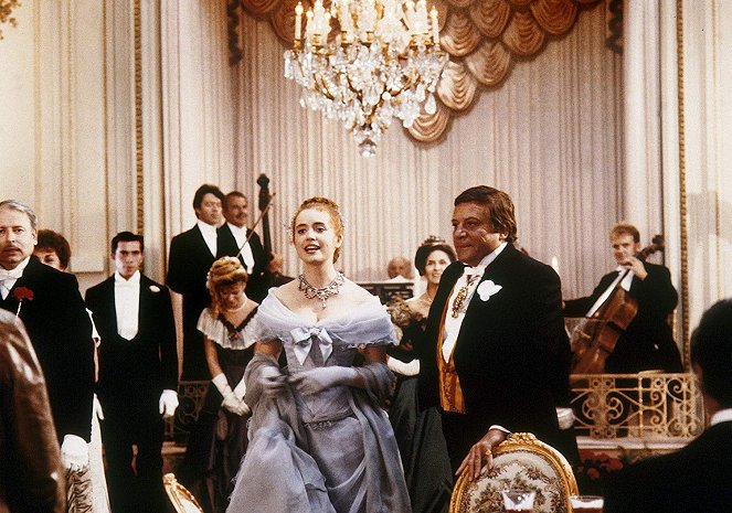 Ein Phantom in Monte Carlo - Das Schicksal von Mistral - Filmfotos - Lysette Anthony, Oliver Reed