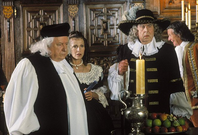 The Lady and the Highwayman - Kuvat elokuvasta - Claire Bloom, Robert Morley