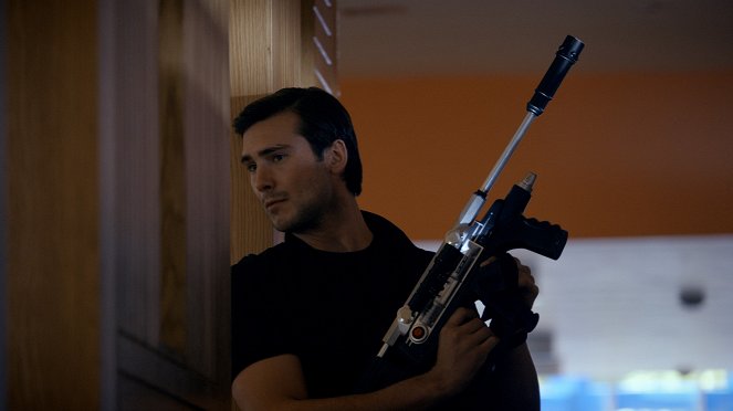 Primeval - Season 4 - Breakfast Club - Photos - Ben Mansfield