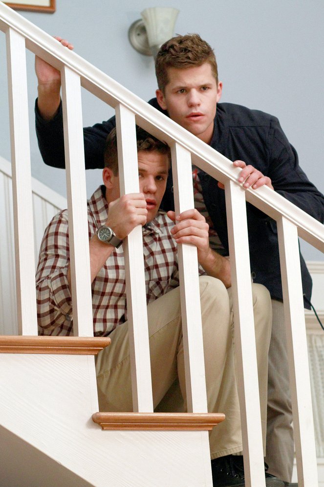 Desperate Housewives - Get Out of My Life - Photos - Charlie Carver, Max Carver