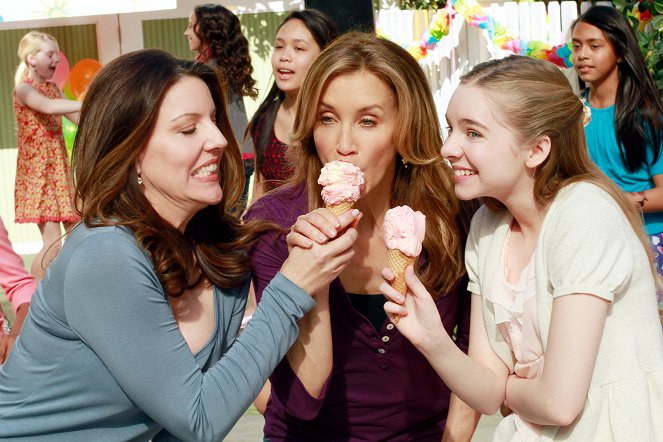 Desperate Housewives - You Take for Granted - Photos - Andrea Parker, Felicity Huffman, Darcy Rose Byrnes