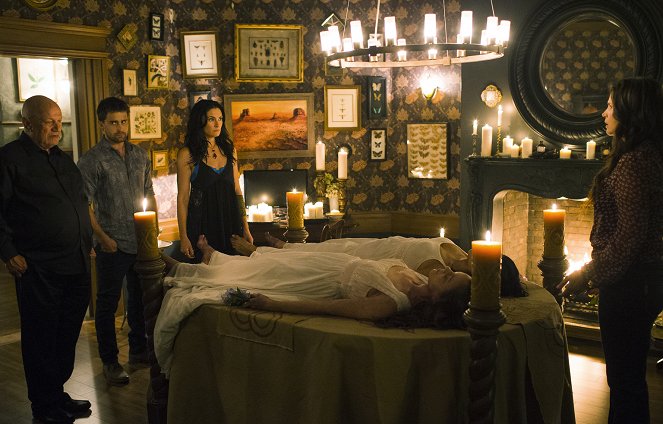 Witches of East End - The Fall of the House of Beauchamp - De la película - Mädchen Amick, Julia Ormond