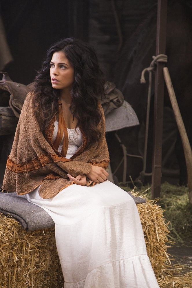 Witches of East End - Baltimore, 1848 - Filmfotos - Jenna Dewan