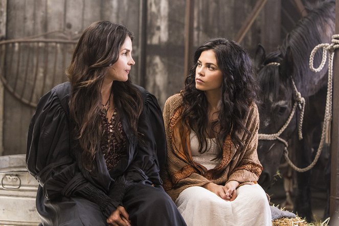 Witches of East End - Season 2 - Poe Way Out - Photos - Julia Ormond, Mädchen Amick