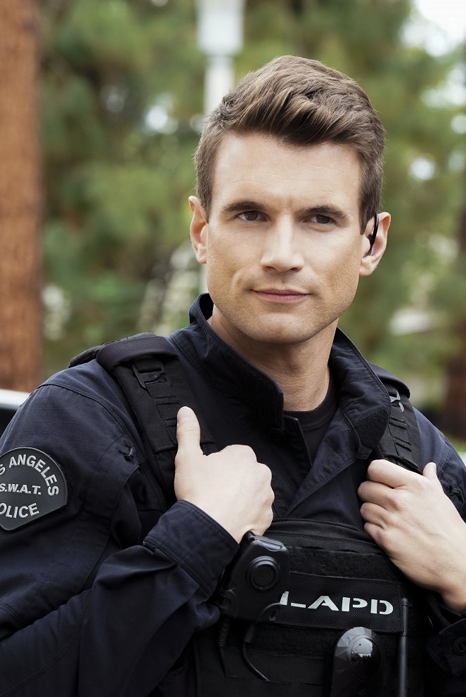 S.W.A.T. - Season 2 - The Tiffany Experience - Photos - Alex Russell