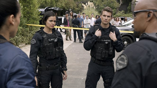 S.W.A.T. - The Tiffany Experience - Photos - Lina Esco, Alex Russell