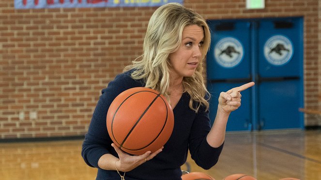 Playing House - Gwen or Lose - Do filme - Jessica St. Clair