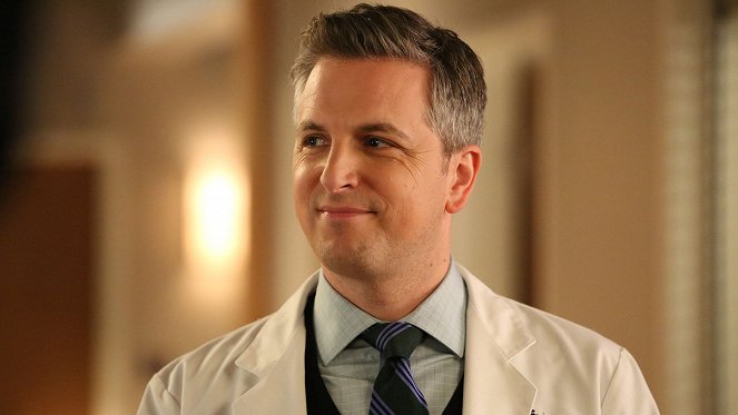 Playing House - Season 3 - Paging Doctor Yes Please - Photos