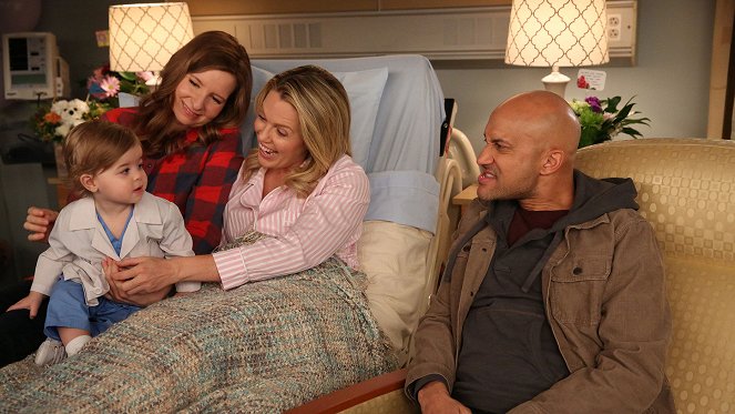 Playing House - Season 3 - You Wanna Roll with This? - Photos - Lennon Parham, Jessica St. Clair, Keegan-Michael Key