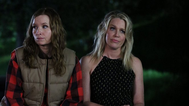 Playing House - Reverse The Curse - Filmfotos - Lennon Parham, Jessica St. Clair