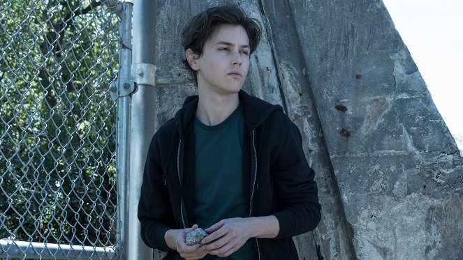 Eyewitness - Mother's Day - Do filme - Tyler Young