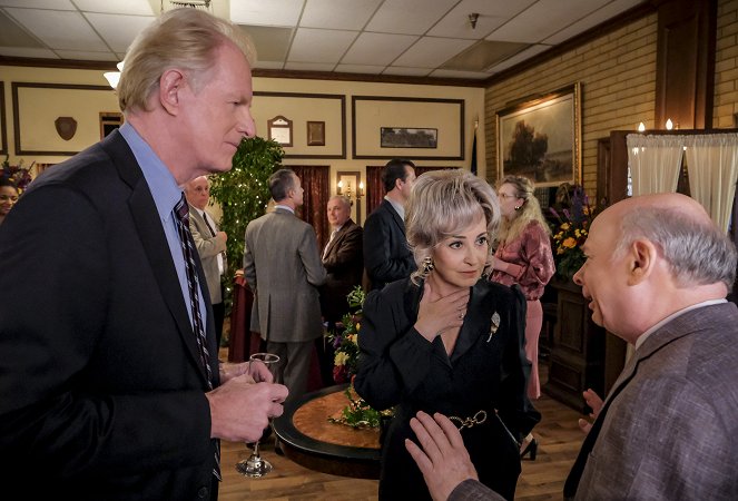 Young Sheldon - A Nuclear Reactor and a Boy Called Lovey - Photos - Ed Begley Jr., Annie Potts, Wallace Shawn