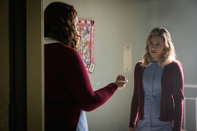 Riverdale - Chapter Forty-Two: The Man in Black - Photos - Lili Reinhart