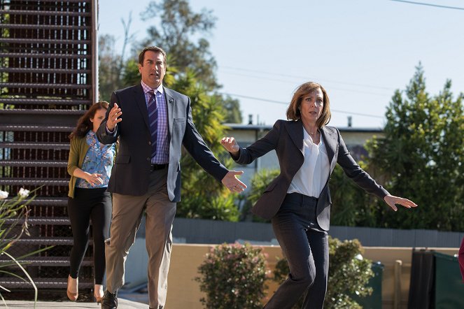 A Happening of Monumental Proportions - Do filme - Rob Riggle, Allison Janney