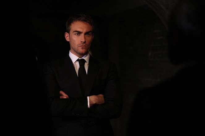 The Royals - The Serpent That Did Sting Thy Father's Life - Van film - Tom Austen