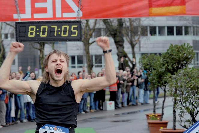 Lauf um Dein Leben - Vom Junkie zum Ironman - Film - Max Riemelt