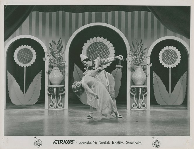 Cirkus - Lobby Cards