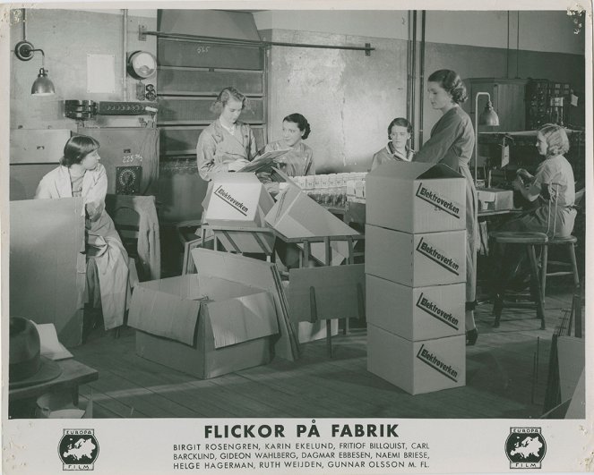 Flickor på fabrik - Vitrinfotók
