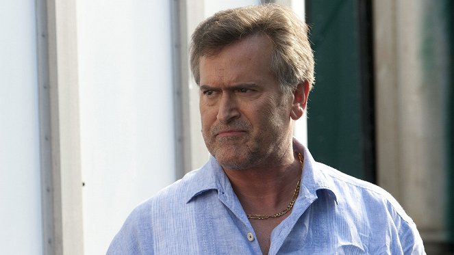 Burn Notice - Scorched Earth - Photos - Bruce Campbell