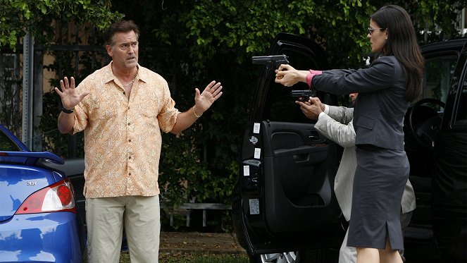 Burn Notice - Season 5 - Dead to Rights - Photos - Bruce Campbell
