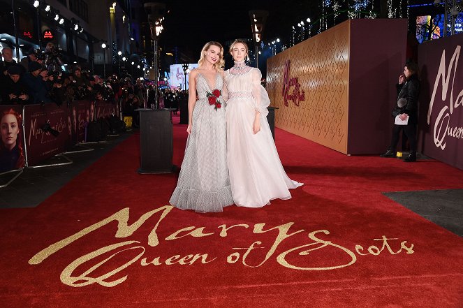 Két királynő - Rendezvények - European Premiere of Mary Queen of Scots at Cineworld Leicester Square on December 10, 2018 in London, England - Margot Robbie, Saoirse Ronan