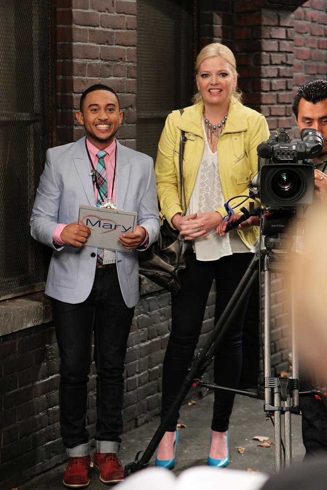 Baby Daddy - Mugging for the Camera - Photos - Tahj Mowry, Melissa Peterman