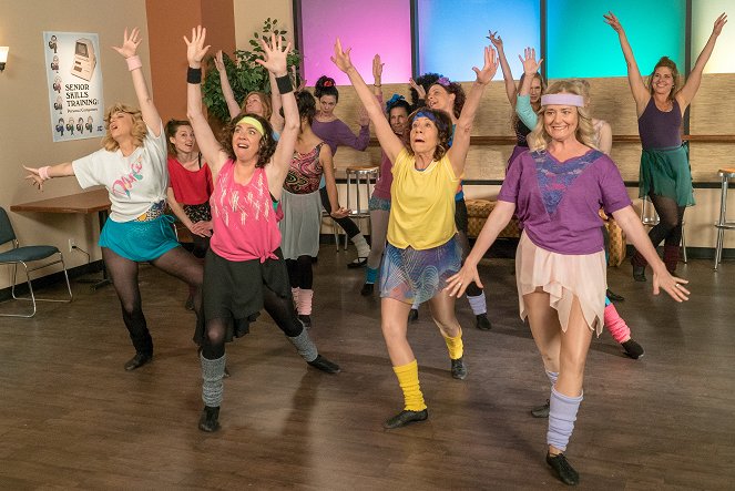 The Goldbergs - Season 5 - Flashy Little Flashdancer - Photos - Wendi McLendon-Covey, Mindy Sterling