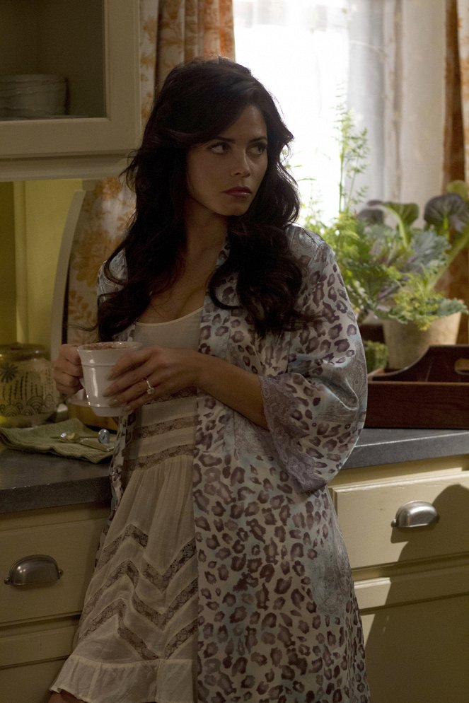 Witches of East End - Pilot - Photos - Jenna Dewan