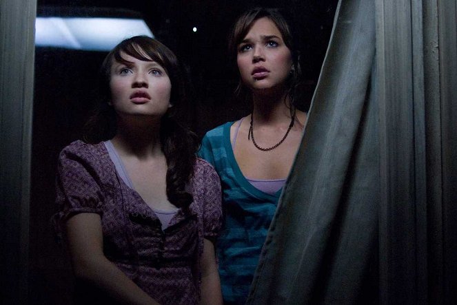 The Uninvited - Photos - Emily Browning, Arielle Kebbel