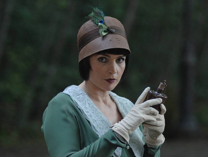 Witches of East End - Season 1 - Today I Am a Witch - Photos - Julia Ormond