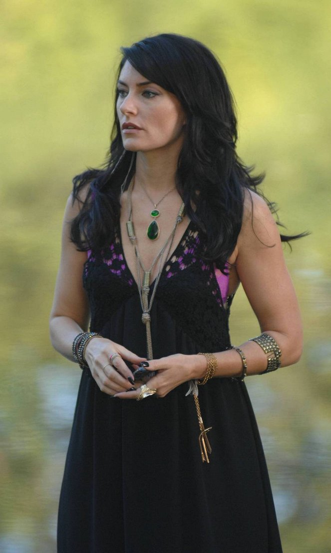 Witches of East End - Today I Am a Witch - Van film - Mädchen Amick