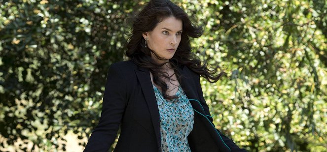 Witches of East End - A Few Good Talismen - Photos - Julia Ormond