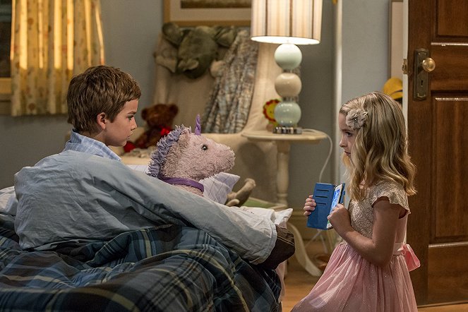 Fuller House - Happy New Year Baby - Photos - Elias Harger, Mckenna Grace