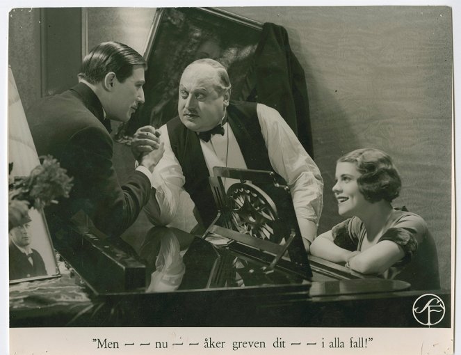 Dear Relatives - Lobby Cards - Georg Rydeberg, Thor Modéen, Sickan Carlsson