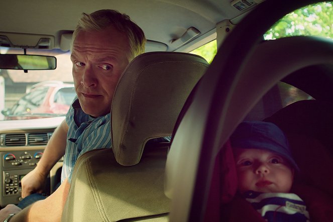 Cuckoo - Season 3 - Babytausch - Filmfotos