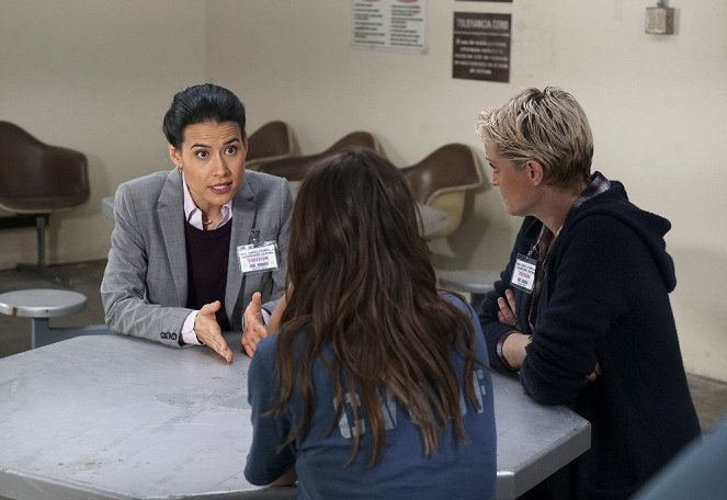 The Fosters - Cruel and Unusual - Photos - Teri Polo