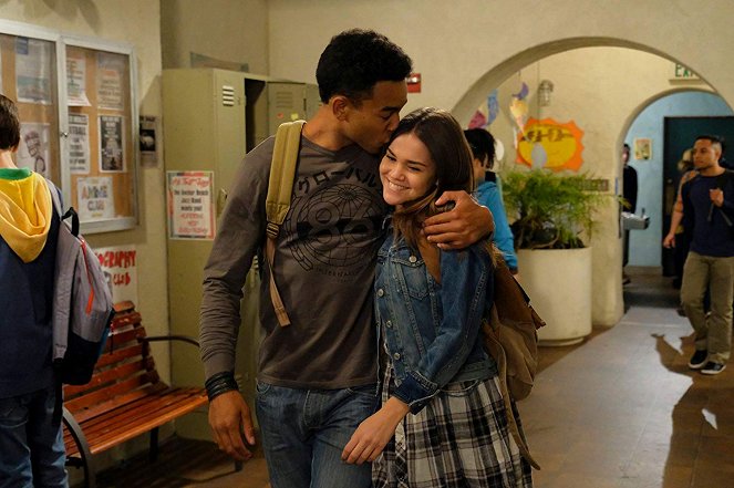 The Fosters - Sex Ed - Photos - Tom Williamson, Maia Mitchell