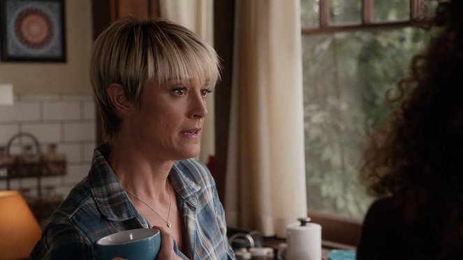 The Fosters - Welcome to the Jungler - Photos - Teri Polo