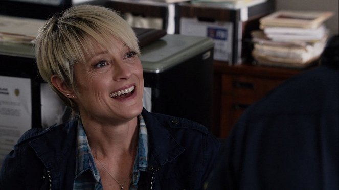 The Fosters - Welcome to the Jungler - Photos - Teri Polo